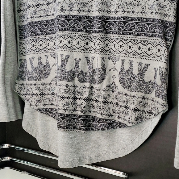 Ardene Long Sleeve Elephant Scoop Bottom Top - Size Small - Picture 6 of 10